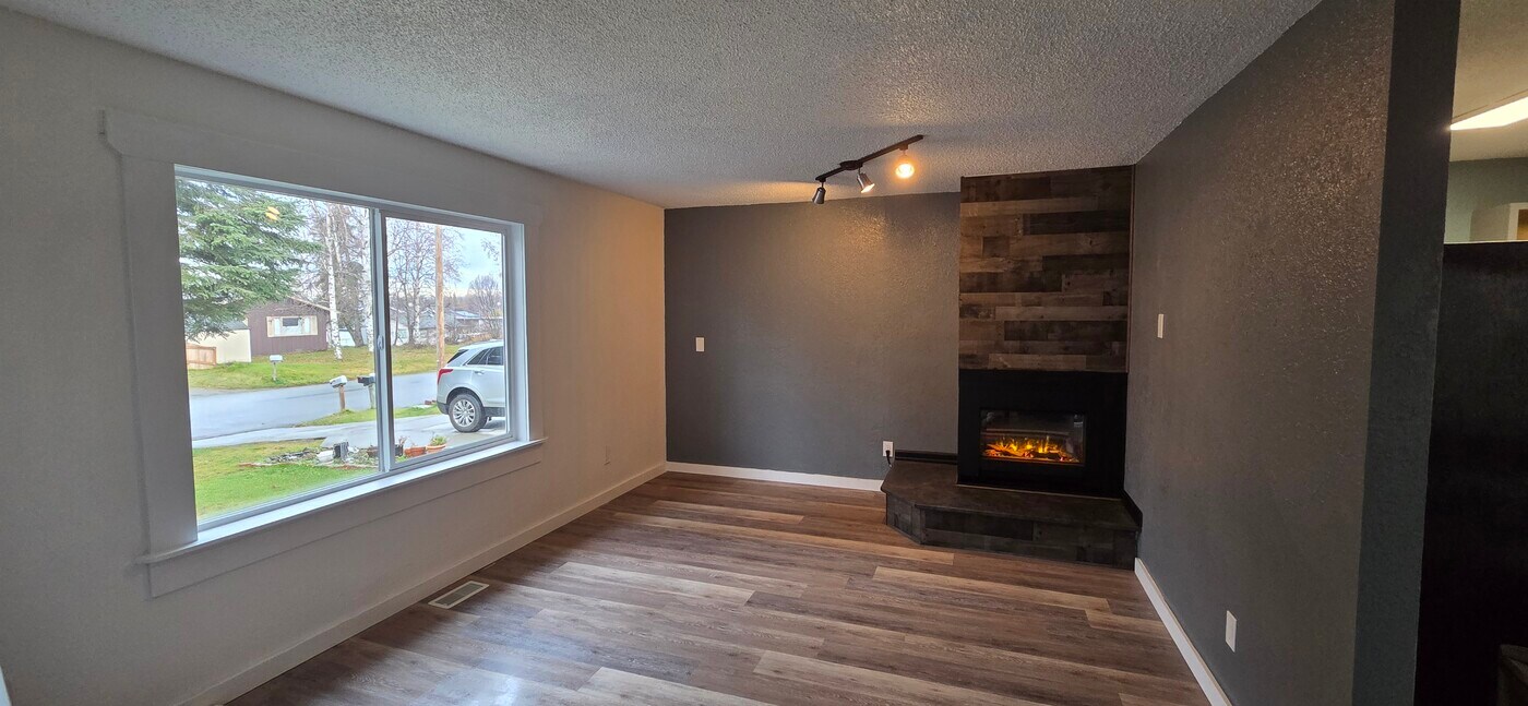 267 Patterson St in Anchorage, AK - Building Photo