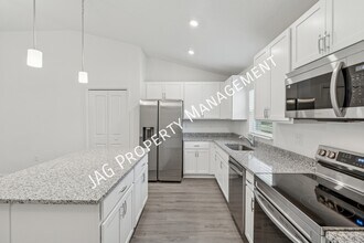 271 Christensen Ave SE in Palm Bay, FL - Building Photo - Building Photo