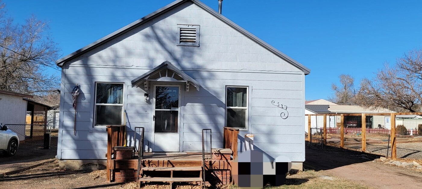 537 Greydene Ave in Canon City, CO - Foto de edificio