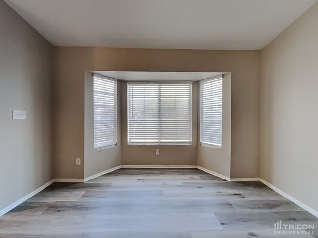 532 E Ave J 9 in Lancaster, CA - Building Photo - Building Photo