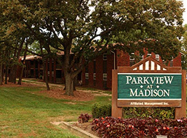 Parkview at Madison in Laurence Harbor, NJ - Foto de edificio
