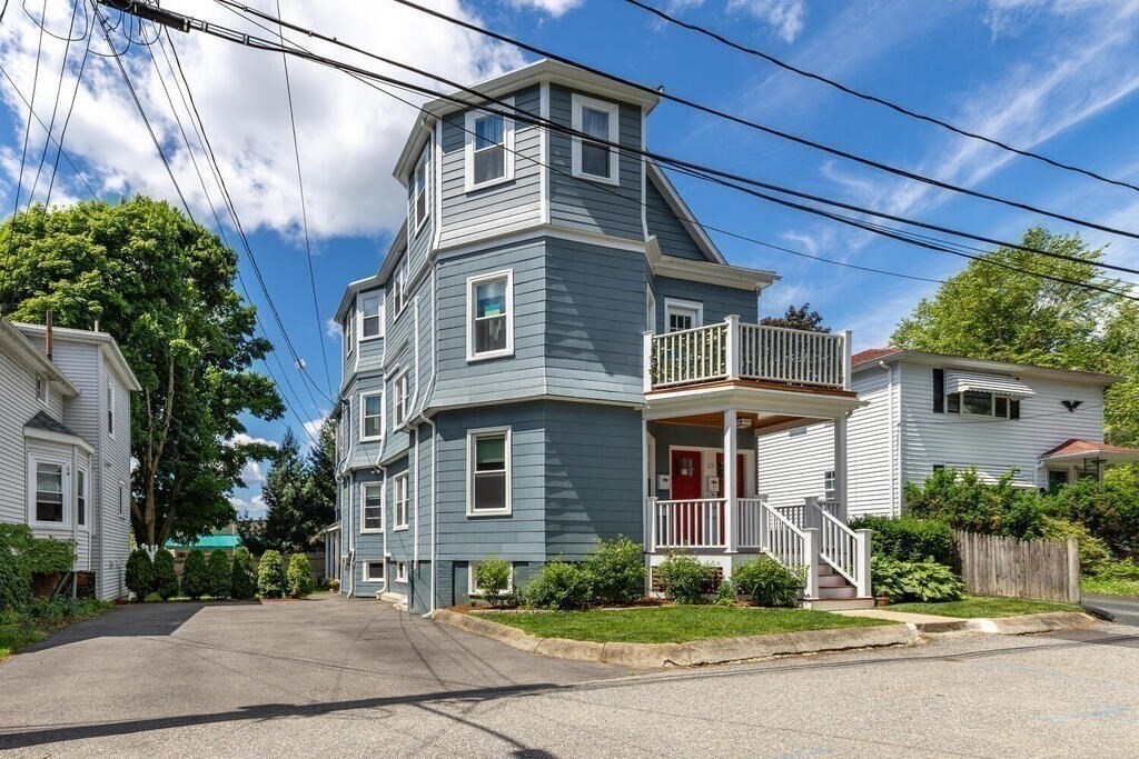 13 Cottage Ave in Arlington, MA - Building Photo