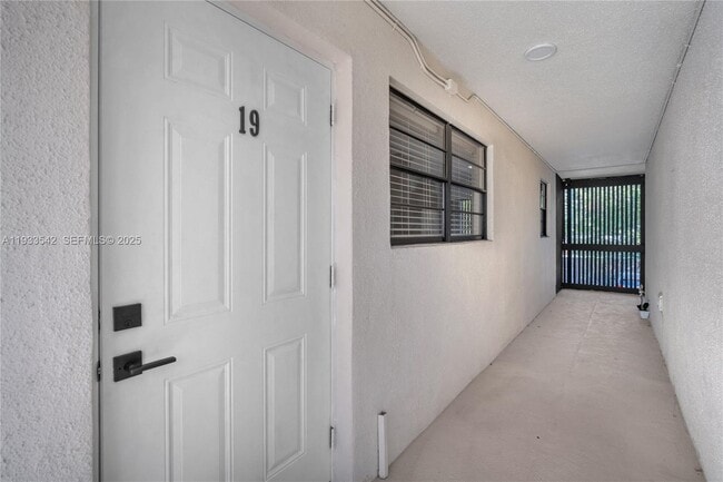 3265 Virginia St in Miami, FL - Building Photo - Building Photo