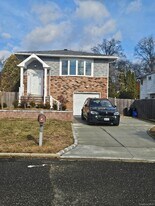 149 Truxton Rd in Dix Hills, NY - Building Photo