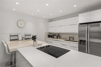 101 Crandon Blvd, Unit 379 in Key Biscayne, FL - Building Photo - Building Photo