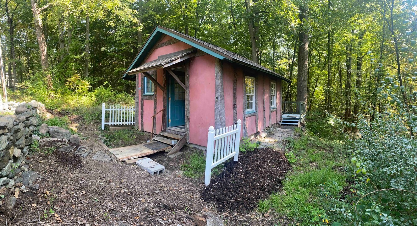 37 Orchard Dr, Unit 37A in Redding, CT - Building Photo