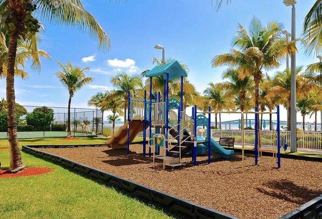 2101 Brickell Ave, Unit 2612 in Miami, FL - Building Photo - Building Photo