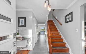 18505 Cabin Rd in Triangle, VA - Building Photo - Building Photo