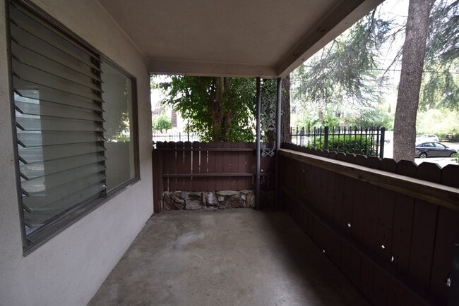 5734 Hazeltine Ave in Los Angeles, CA - Building Photo - Building Photo