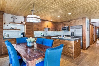 7447 Royal St, Unit Unit 102 in Park City, UT - Building Photo - Building Photo