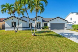 15042 SW 149th Ct in Miami, FL - Building Photo