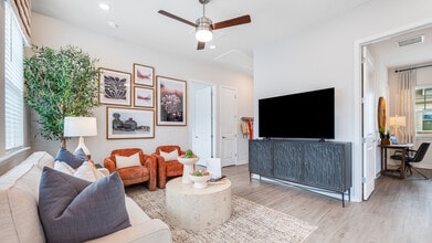 Yardly Broadway in Phoenix, AZ - Foto de edificio - Building Photo