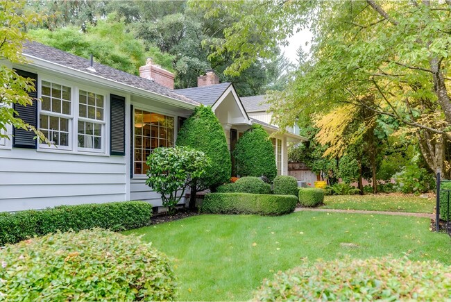 4616 SW Fairview Blvd in Portland, OR - Building Photo - Building Photo