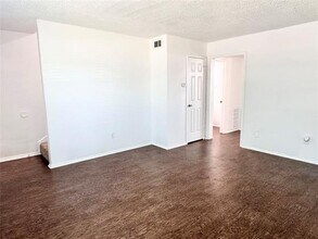 441 SW Thomas St in Burleson, TX - Building Photo - Building Photo