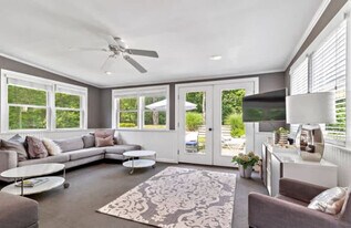 14 Millstone Dr in Southampton, NY - Building Photo