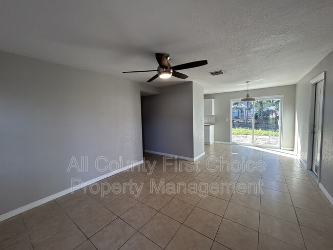 3910 Porpoise Dr SE in St. Petersburg, FL - Building Photo - Building Photo