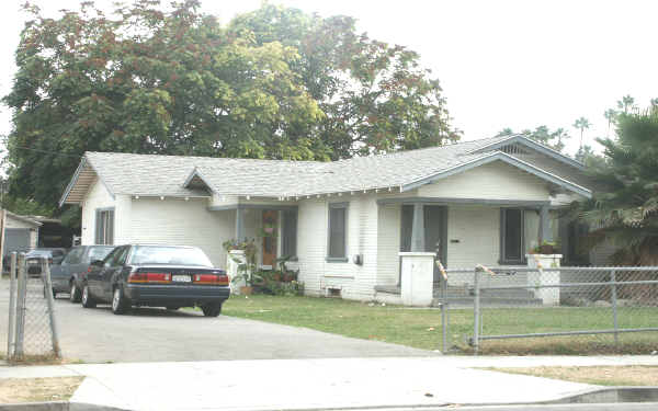 12174-12180 Pine St in Norwalk, CA - Foto de edificio