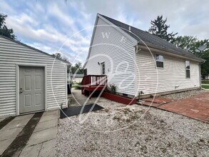 1950 Ashcroft Dr in Oregon, OH - Building Photo - Building Photo