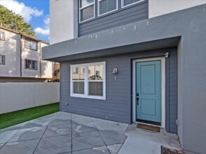 1452 N Harbor Blvd in Santa Ana, CA - Building Photo - Building Photo