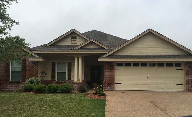 property at 2913 Pueblo Dr