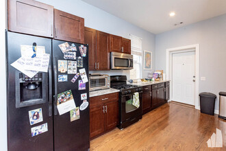 2335 W Moffat St, Unit 2 in Chicago, IL - Foto de edificio - Building Photo