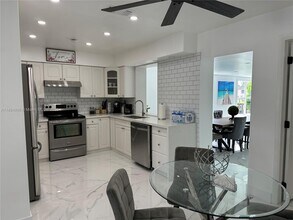 4531 SW 42nd Terrace in Fort Lauderdale, FL - Building Photo - Building Photo