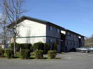 Clover Park Meadows in Lakewood, WA - Building Photo - Building Photo