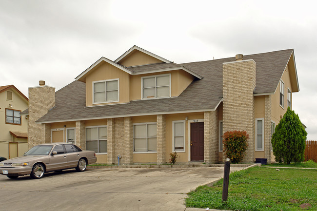 7536-7542 Oak Chase in San Antonio, TX - Building Photo - Building Photo