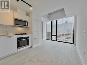 195 McCaul St in Toronto, ON - Building Photo - Building Photo