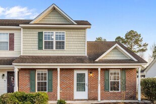 700 Streamwood Dr in Jacksonville, NC - Building Photo