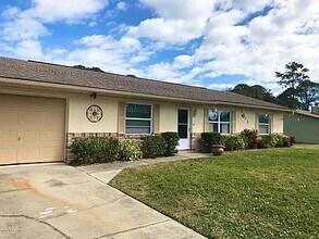 3325 Queen Palm Dr in Edgewater, FL - Building Photo - Building Photo
