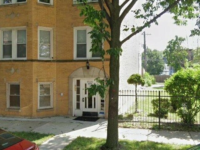 property at 1529 S Komensky Ave