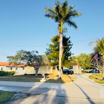 416 San Mateo Dr in Palm Springs, FL - Building Photo