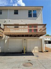 153 Holcomb Ferry Rd in Roswell, GA - Foto de edificio - Building Photo