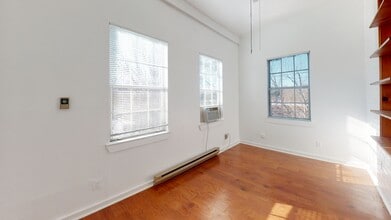 4034 Calvert St NW, Unit 2 in Washington, DC - Building Photo - Building Photo