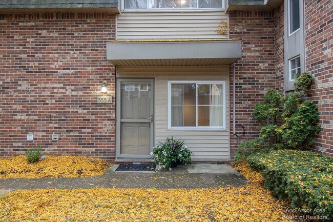 555 Longshore Dr in Ann Arbor, MI - Building Photo - Building Photo