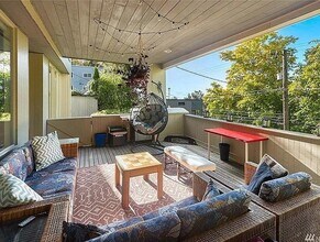 1038 Lakeview Blvd E in Seattle, WA - Building Photo - Building Photo