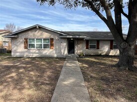 2101 Plymouth Rock Dr in Richardson, TX - Building Photo