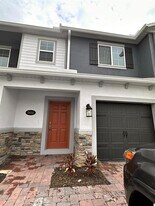 2831 Narcoossee Cmns Wy in St. Cloud, FL - Building Photo