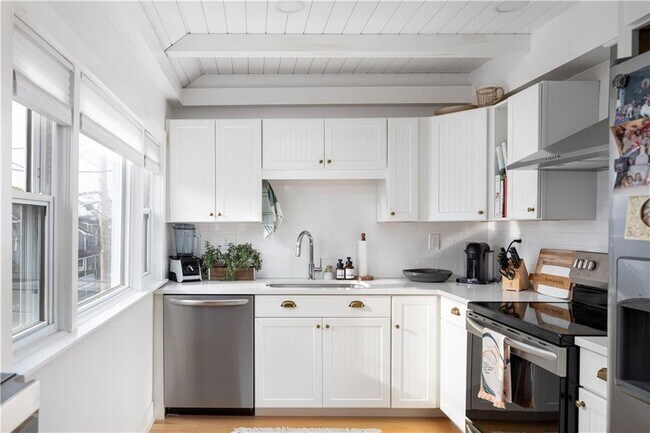 22 Dearborn St in Newport, RI - Foto de edificio - Building Photo