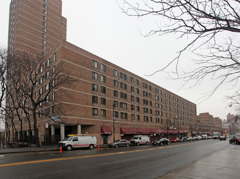 Michelangelo Apartments in Bronx, NY - Foto de edificio