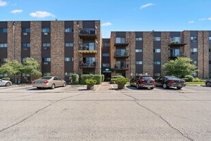 8970 N Parkside Ave in Des Plaines, IL - Building Photo