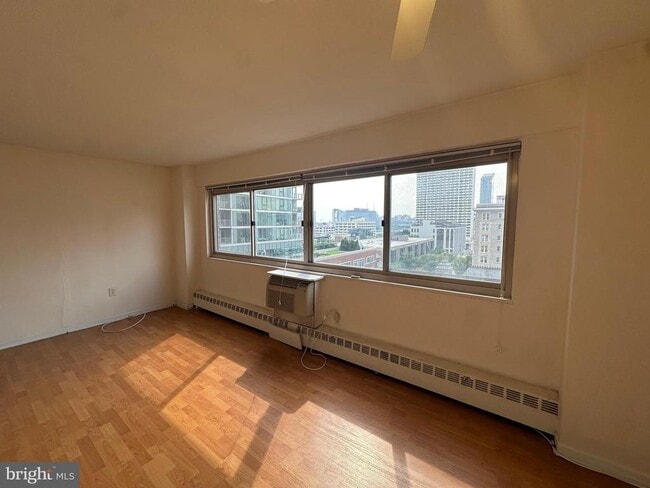 2101 Chestnut St in Philadelphia, PA - Building Photo - Building Photo