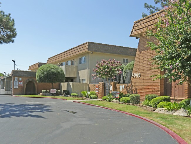 El Cortez Apartments in Fresno, CA - Building Photo - Building Photo