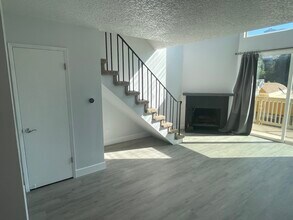 855 Southwest Broadway Drive, Unit Apt 23 in Portland, OR - Building Photo - Building Photo