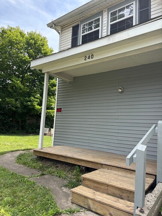 240 E Central Ave in Delaware, OH - Foto de edificio
