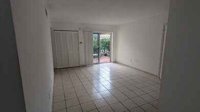 235 Bird Rd, Unit 235 in Coral Gables, FL - Foto de edificio - Building Photo