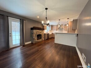 104 Cottage Rd in Enfield, CT - Building Photo - Building Photo