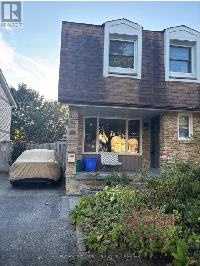 558 Lancelot Crescent in Oshawa, ON - Building Photo - Building Photo