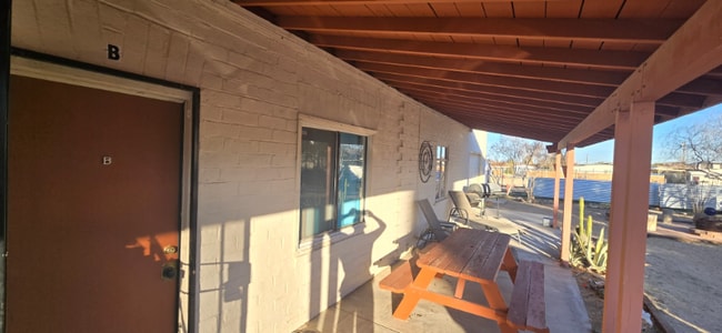 6417 East Ct in Twentynine Palms, CA - Foto de edificio - Building Photo